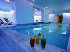 Indoor pool, outdoor pool - Du Soleil Le Terminus (Carcassonne)