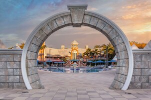 3 outdoor pools, pool umbrellas, pool loungers