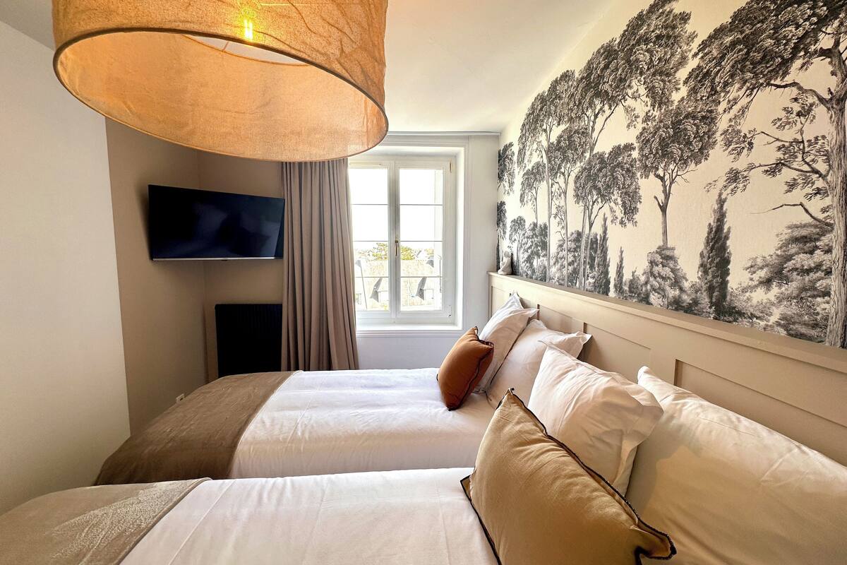 junior double or twin room | 1 bedroom, premium bedding, desk, blackout curtains