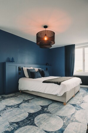 Ropa de cama de alta calidad, escritorio y cortinas blackout 