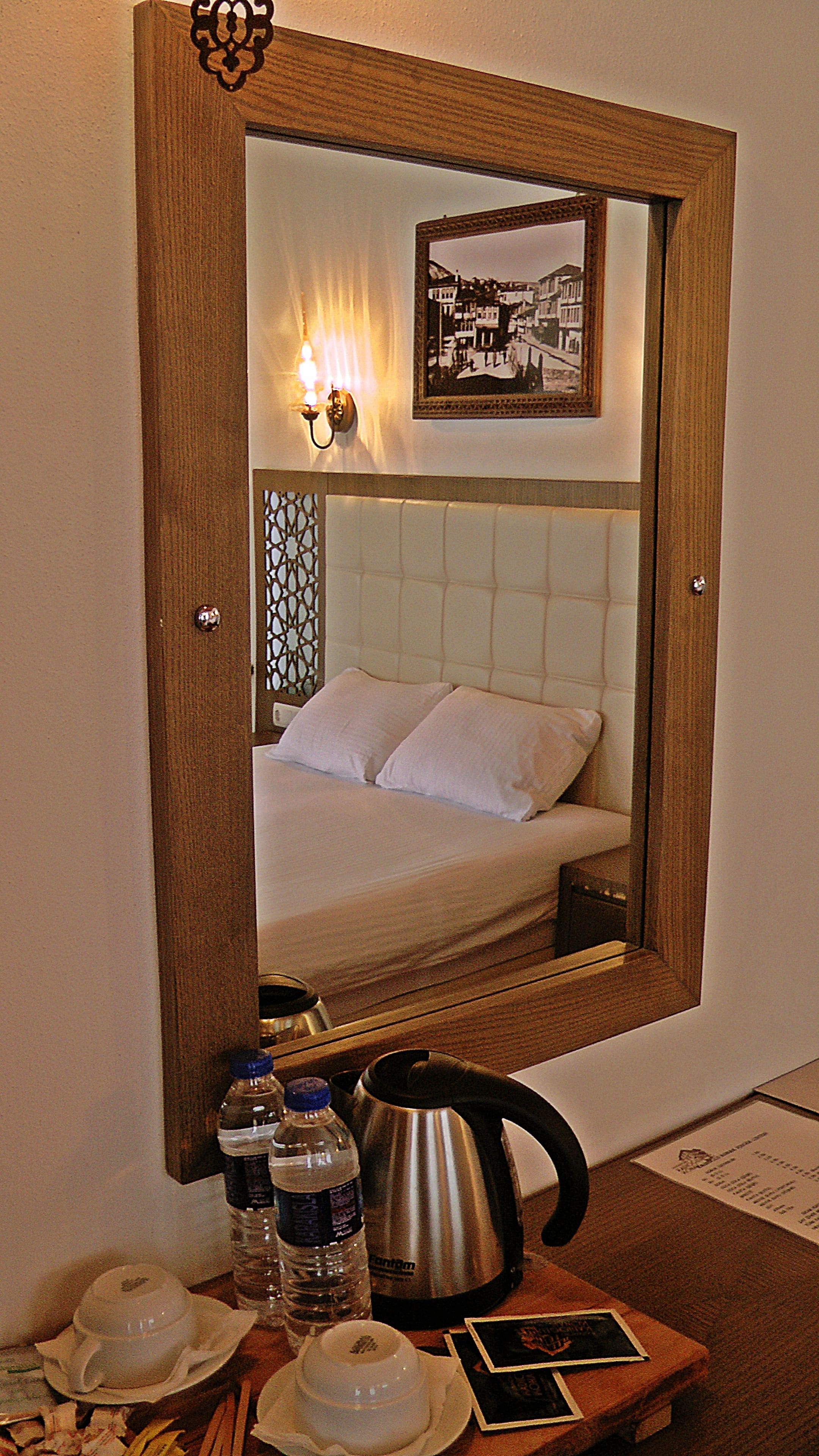 single room | minibar, desk, free cots/infant beds, free wifi