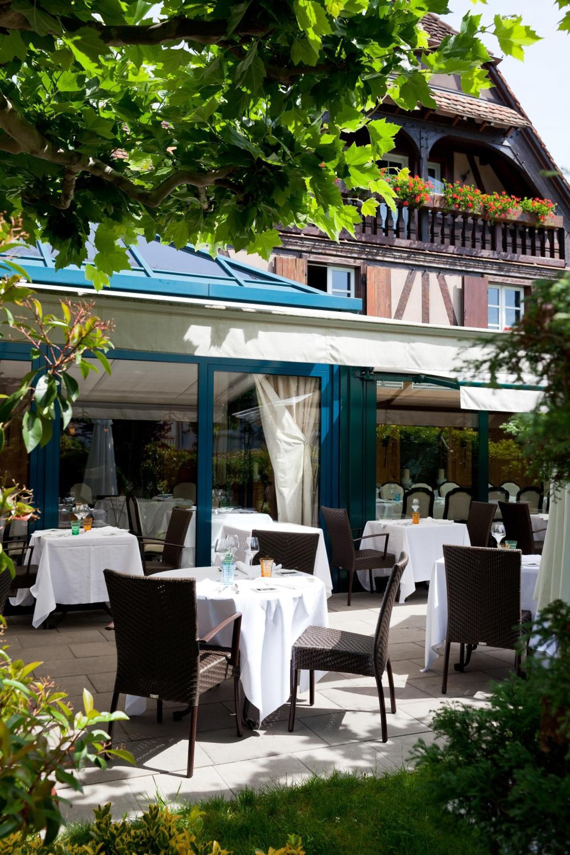 lunch, dinner served; french cuisine, al fresco dining
