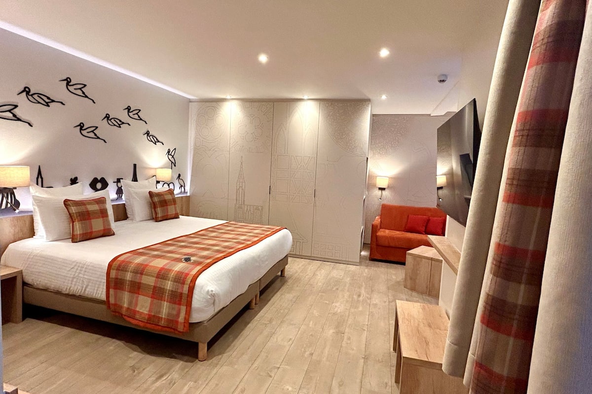 Junior Suite | Premium bedding, minibar, in-room safe, desk