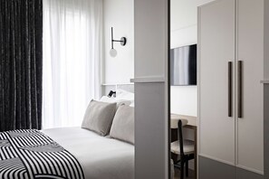 Premium Room, 1 Queen Bed, Non Smoking, Balcony (Shower Only) | 1 bedroom, premium bedding, down comforters, memory foam beds