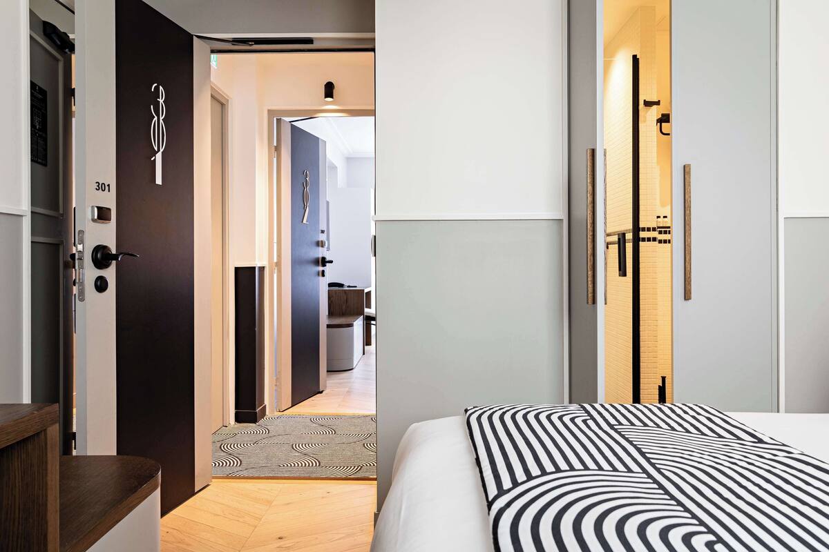 Kamar Keluarga, Beberapa Tempat Tidur, Bebas Asap Rokok, kamar terhubung | Seprai premium, selimut bulu angsa, busa memori, dan minibar