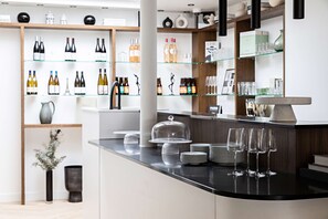 Bar (on property) - Best Western Premier The Blake Paris Gare Saint Lazare (Paris)