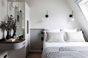 Classic Room, 1 Single Bed, Non Smoking (Shower Only) | Premium bedding, down duvets, memory-foam beds, minibar - Best Western Premier The Blake Paris Gare Saint Lazare (Paris)