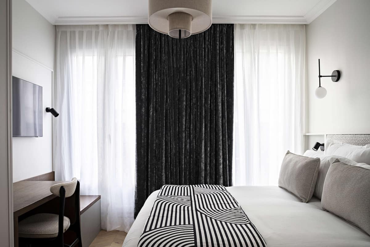 Premium Room, 1 Queen Bed, Non Smoking, Balcony (Shower Only)