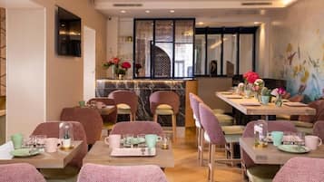 Dagelijks ontbijtbuffet (EUR 24 per persoon)