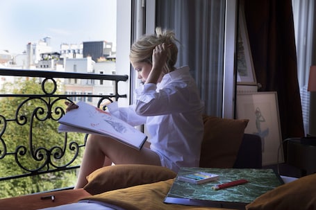 Habitación superior | Vista del balcón. Hotel Des Arts Paris Montmartre
