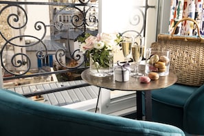 1 bedroom, in-room safe, desk, blackout curtains