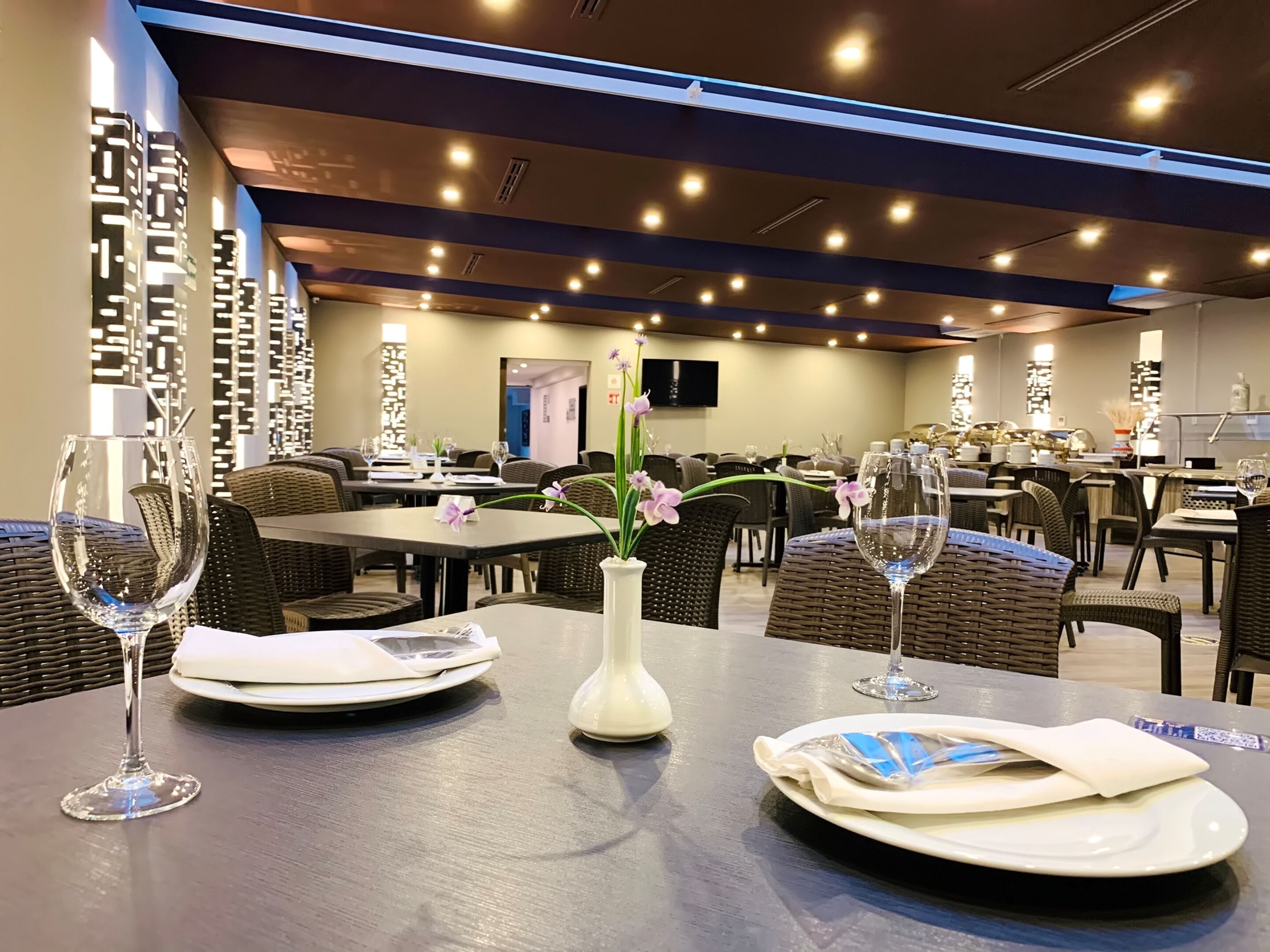 breakfast, lunch and dinner served