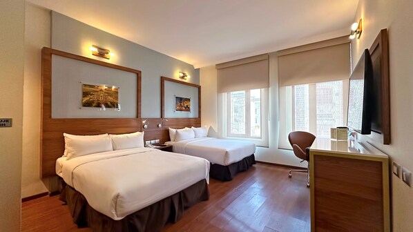 Quarto (Habitación Estándar 2 Camas) | Cofres nos quartos, escrivaninha, espaço de trabalho para notebook