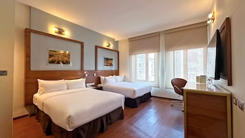 Room (Habitación Estándar 2 Camas) | In-room safe, desk, laptop workspace, iron/ironing board