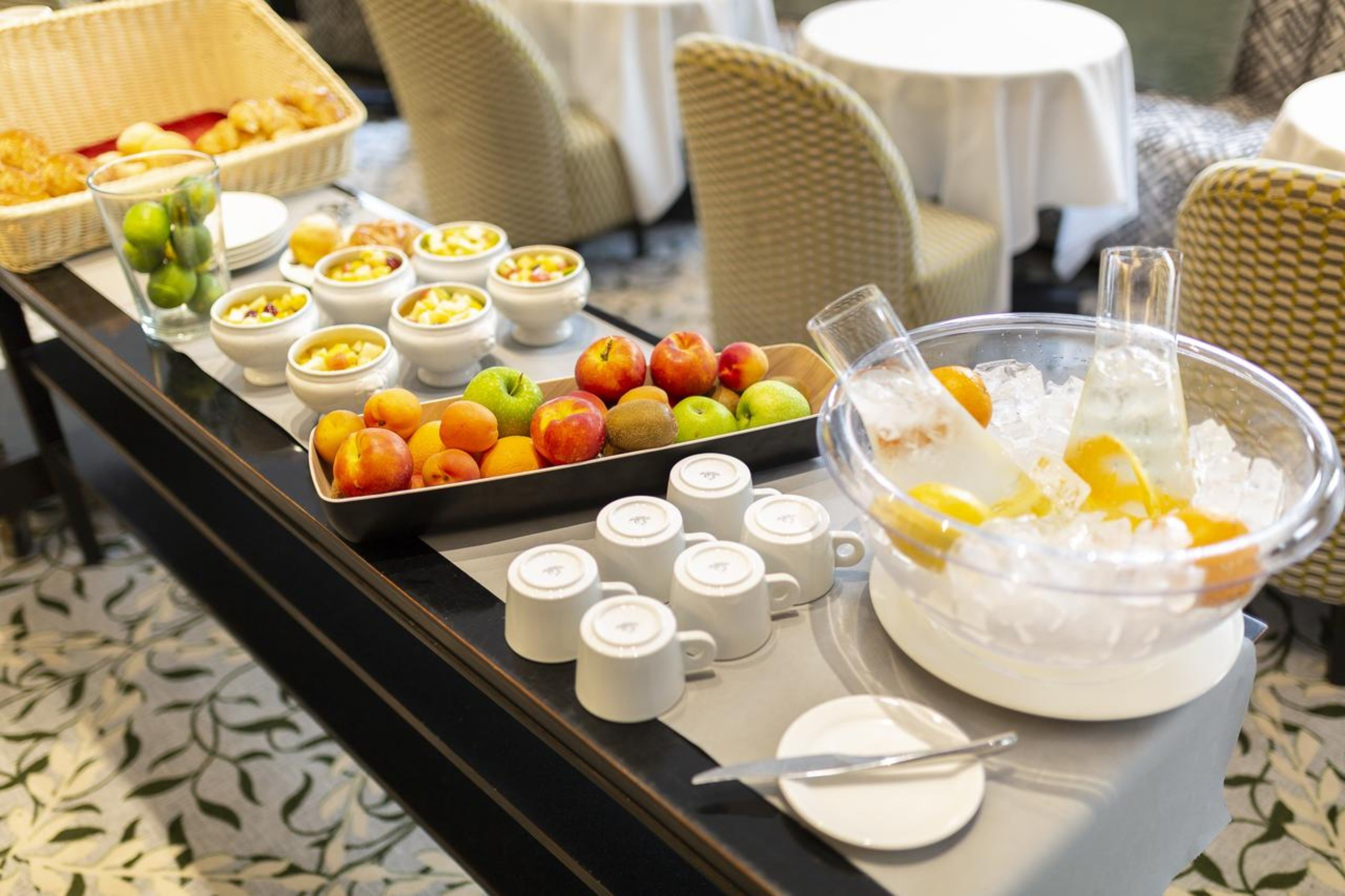 Päivittäinen buffetaamiainen (28 EUR per henkilö)