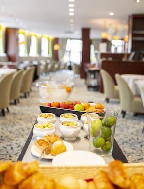 Daily buffet breakfast for a fee - Grand Tonic Hotel & SPA NUXE (Biarritz)