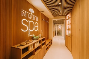 Couples treatment rooms, sauna, steam room, body treatments