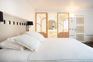 DELUXE LOUNGE | 1 bedroom, premium bedding, in-room safe, desk