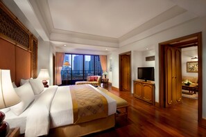 Premium bedding, free minibar, in-room safe, desk - The Sultan Hotel & Residence Jakarta (Jakarta)