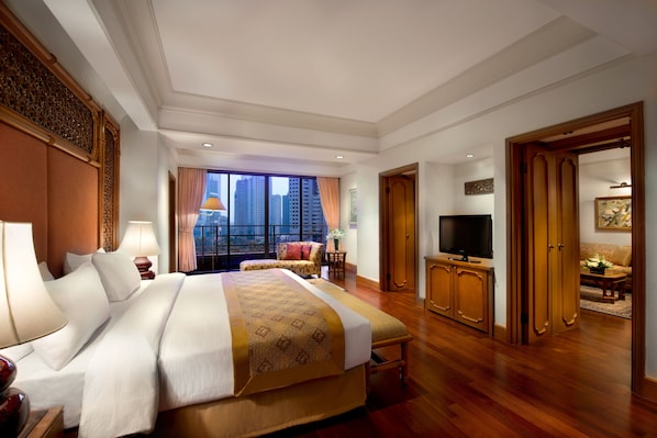 Premium bedding, free minibar, in-room safe, desk