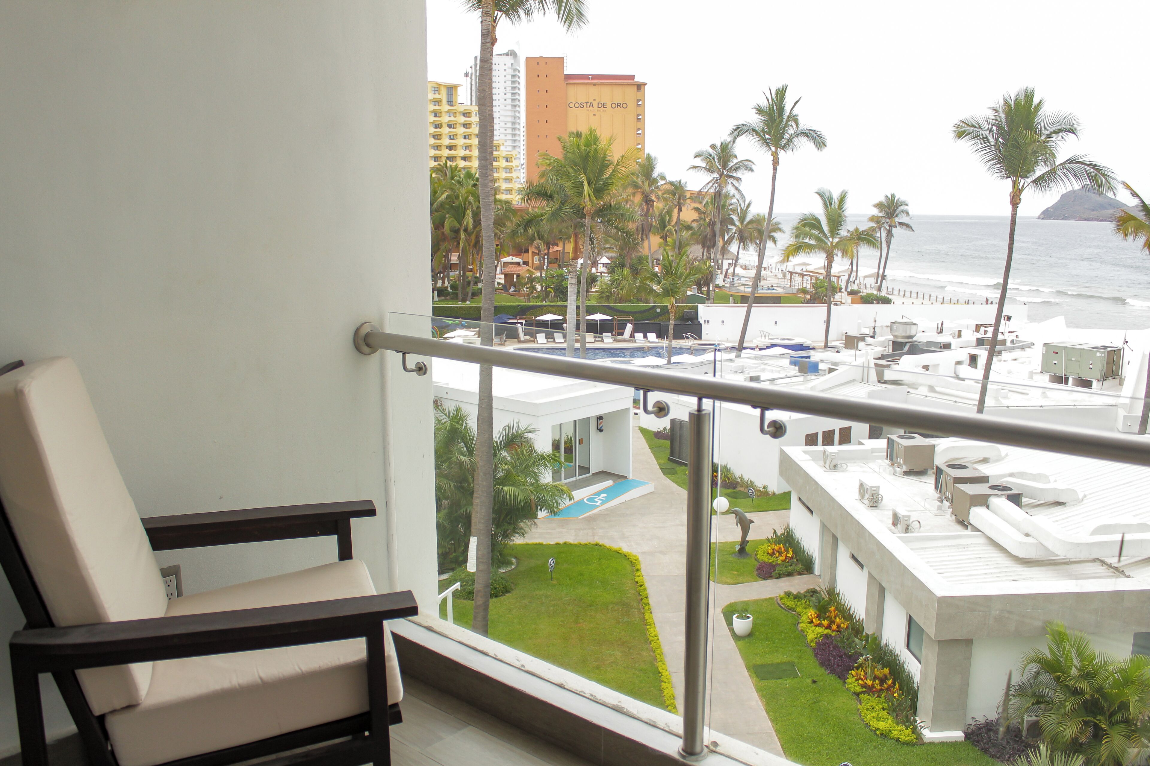 Camera Deluxe, 2 letti matrimoniali | Una cassaforte in camera, una scrivania, tende oscuranti