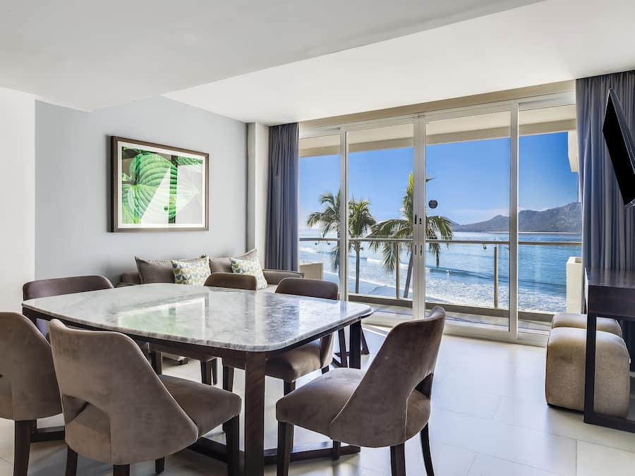 Suíte superluxo, 2 camas de casal, vista para o oceano | Cofres nos quartos, escrivaninha, cortinas blackout