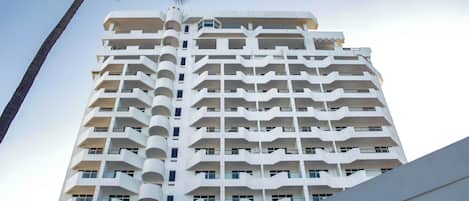 Vista frontal de la propiedad