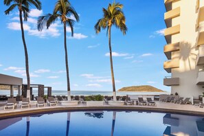 2 outdoor pools, pool umbrellas, pool loungers - Sunvivia by Fiesta Americana Mazatlan (Mazatlán)