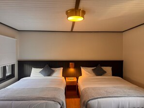 Standard Double Room | Bed sheets - Community Court Motel (Saratoga Springs)
