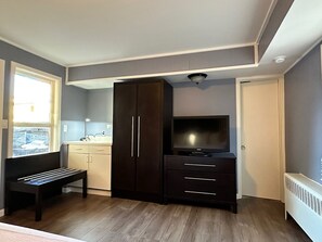 Signature Room | 1 bedroom, bed sheets