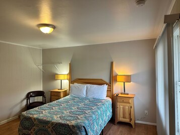 1 bedroom, bed sheets