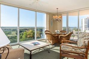 Luxury Suite | Living area