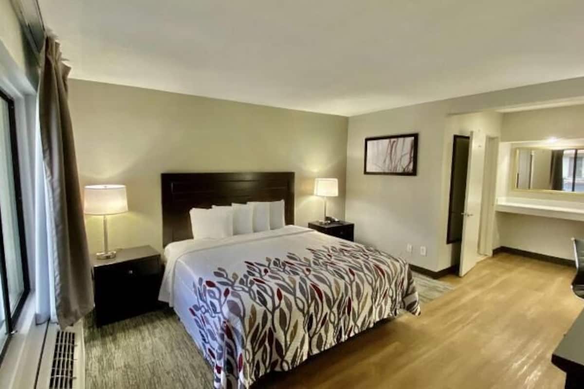 Blackout drapes, soundproofing, iron/ironing board, free WiFi