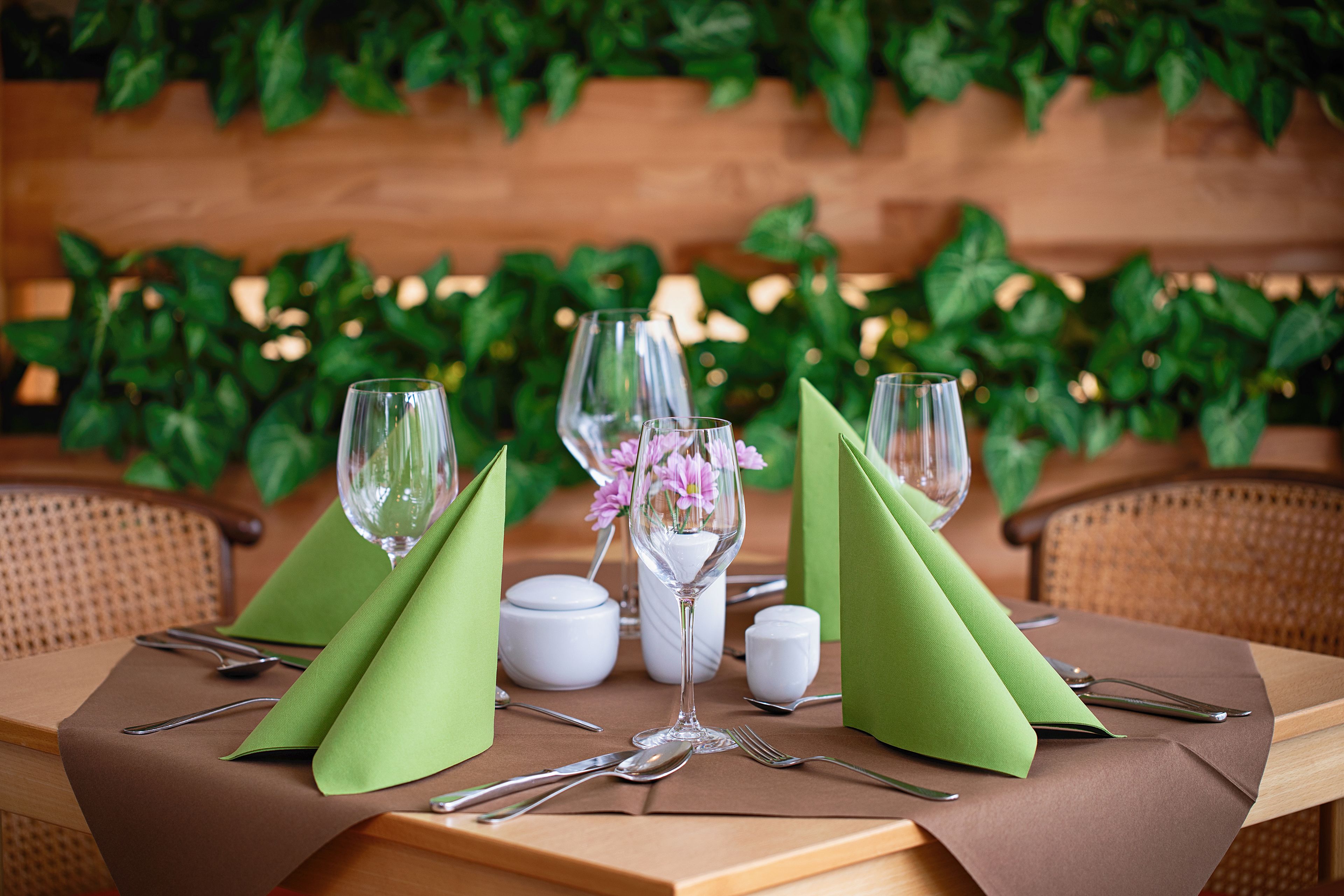 Lunch, dinner served; Regional cuisine, alfresco dining 