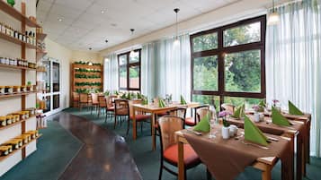 Desayuno buffet los fines de semana (EUR 15 por persona)