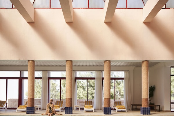 Indoor pool, sun loungers