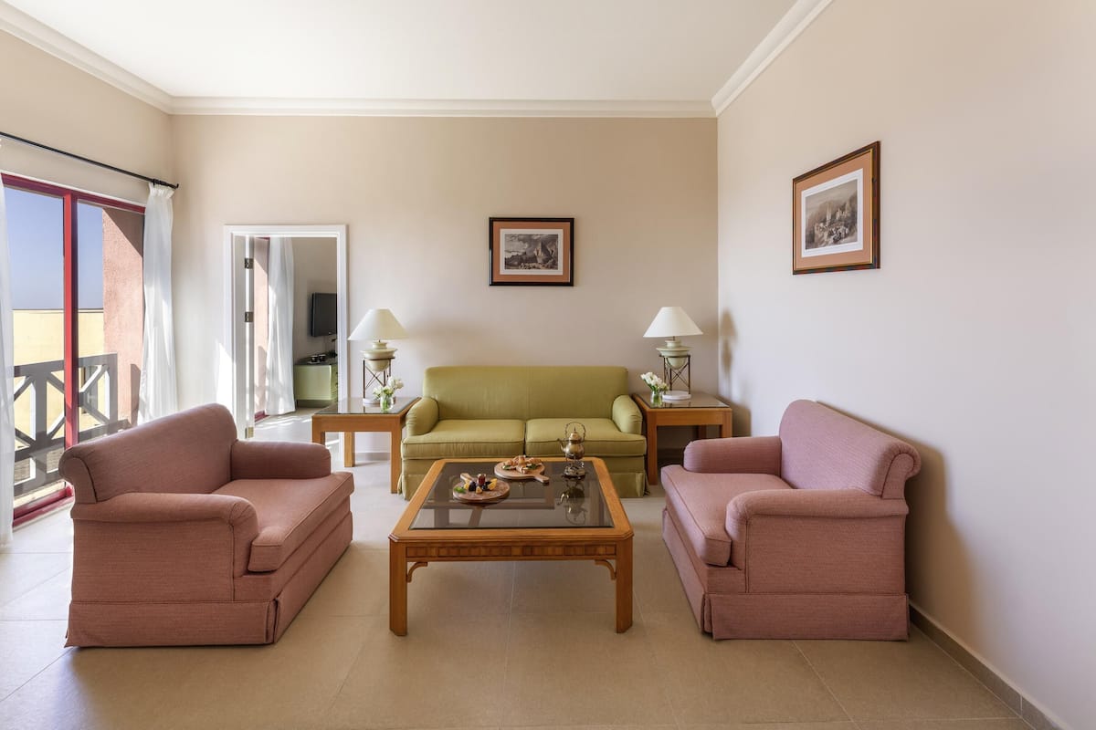 Suite, 1 letto king | Biancheria da letto ipoallergenica, una cassaforte in camera