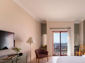 Hypo-allergenic bedding, in-room safe, individually decorated