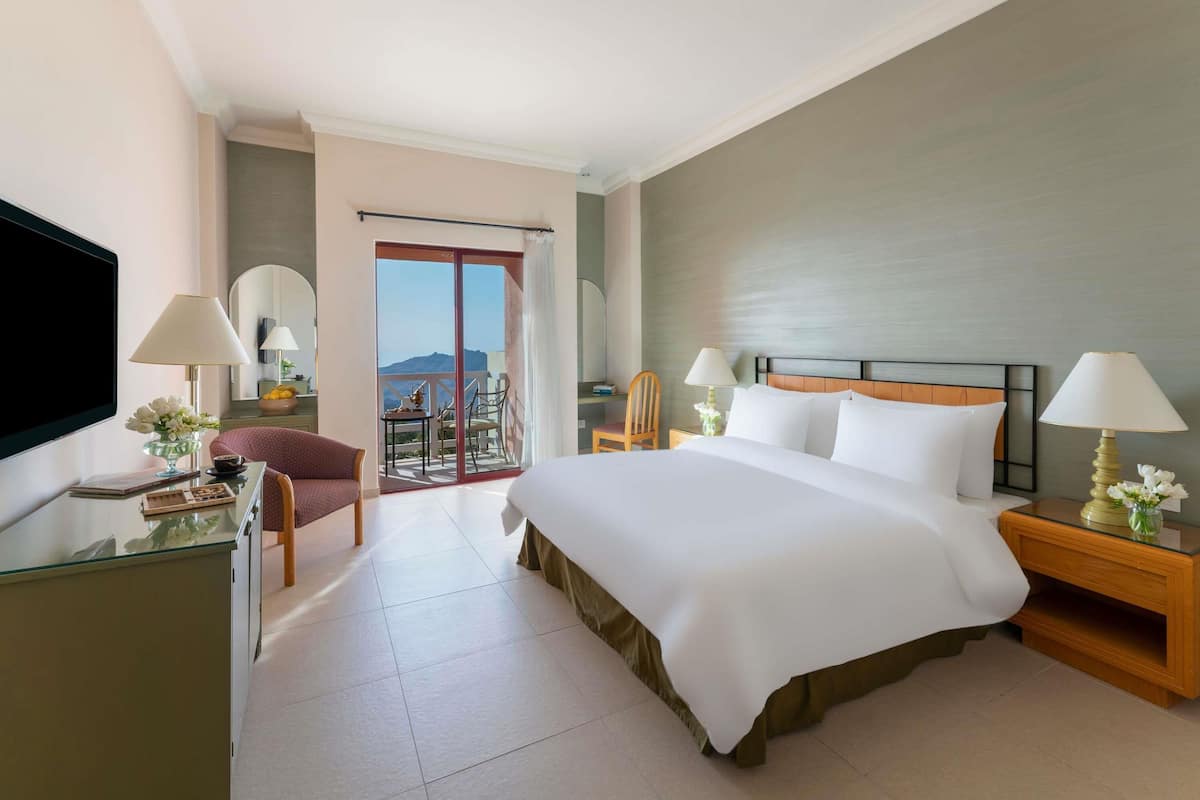 Hypo-allergenic bedding, in-room safe, individually decorated