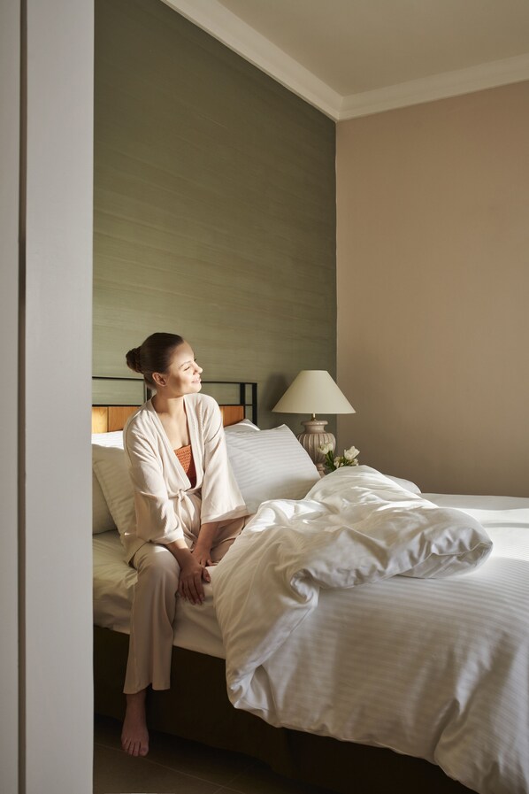 Hypo-allergenic bedding, in-room safe, individually decorated