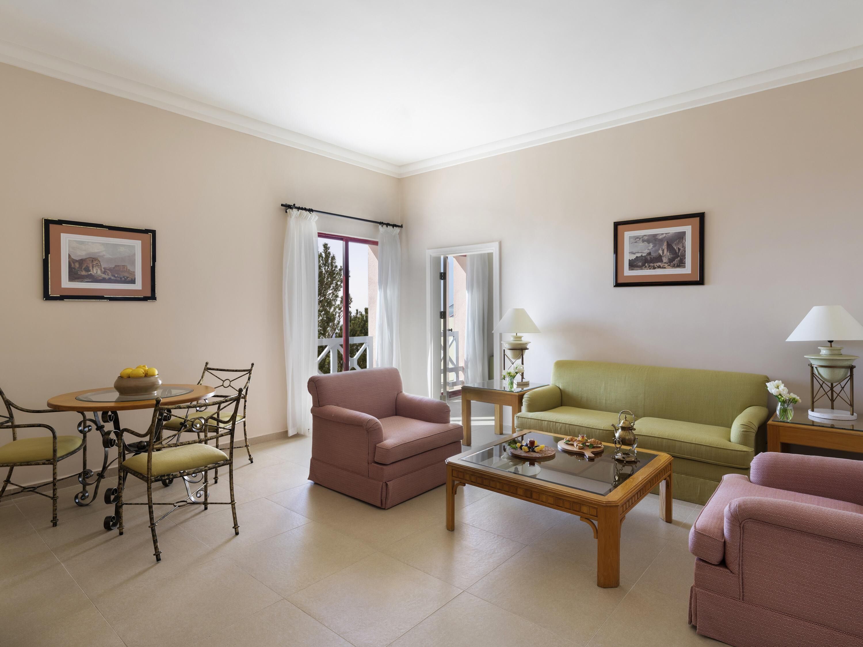 套房, 1 张特大床 | 防过敏的被褥、客房内保险箱、特色装修、特色家居