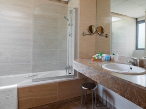Bidet, towels - TH La Florida (Madrid)
