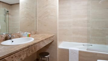 Bathroom | Bidet, towels