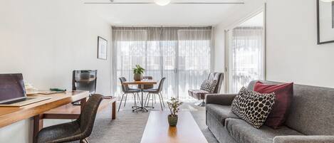 32-inch LCD TV with digital channels, TV