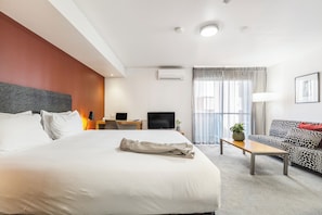 Studio Apartment | Desk, iron/ironing board, cribs/infant beds, free WiFi