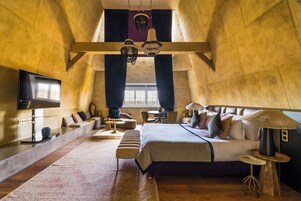 Chambre Prestige (Château) | Premium bedding, down comforters, in-room safe, individually decorated