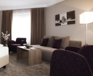 Suite (Turm) | Hypoallergeen beddengoed, donsdekens, een minibar, een kluis op de kamer