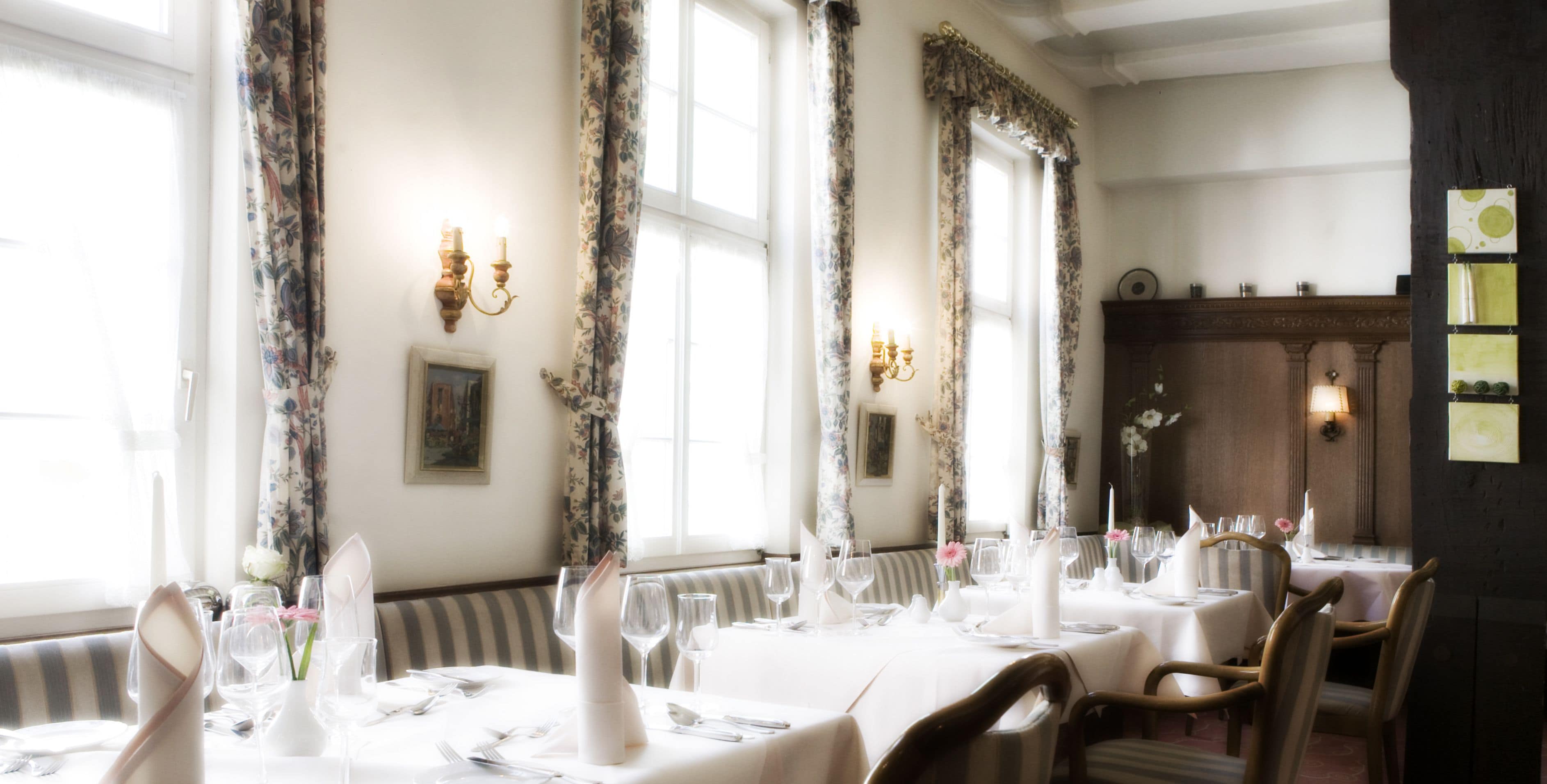 2 restaurants, lunch, dinner served; german cuisine