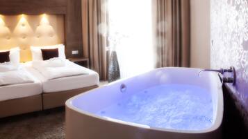 Honeymoon-Suite | Allergikerbettwaren, Daunenbettdecken, Minibar, Zimmersafe