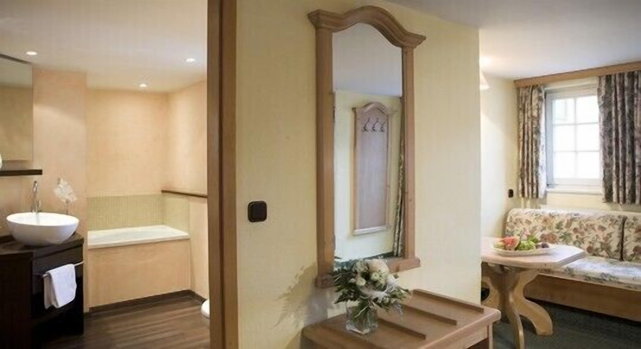 junior suite | hypo-allergenic bedding, down duvets, minibar, in-room safe